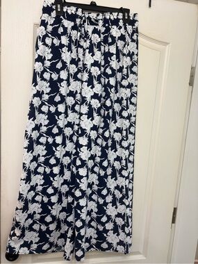 Navy & White Floral Wide Leg Pull-On Pants | Size Large